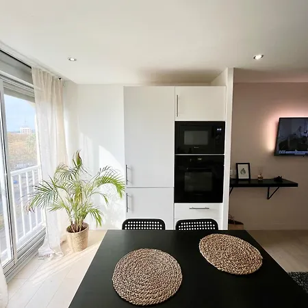 Les Falaises アパート アグド